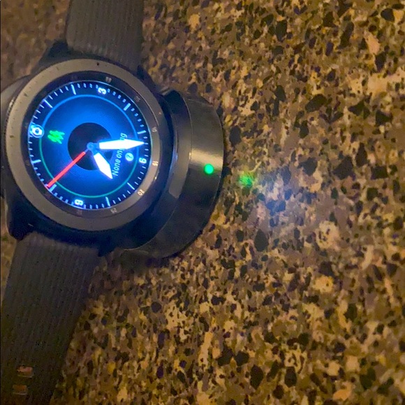 Samsung Galaxy Watch - Picture 3 of 4